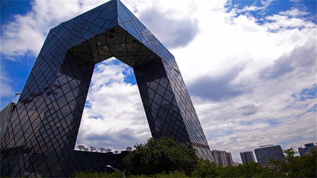 被称为大裤衩的央视大楼耗资近200亿造型褒贬争议不断