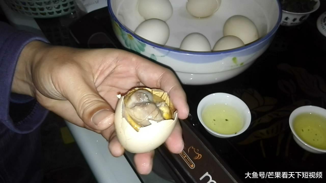 探秘中国十大恐怖小吃—闽南鸡仔胎,你敢吃吗?