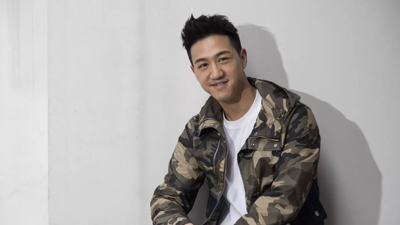 31岁前tvb男星签新公司望东山再起