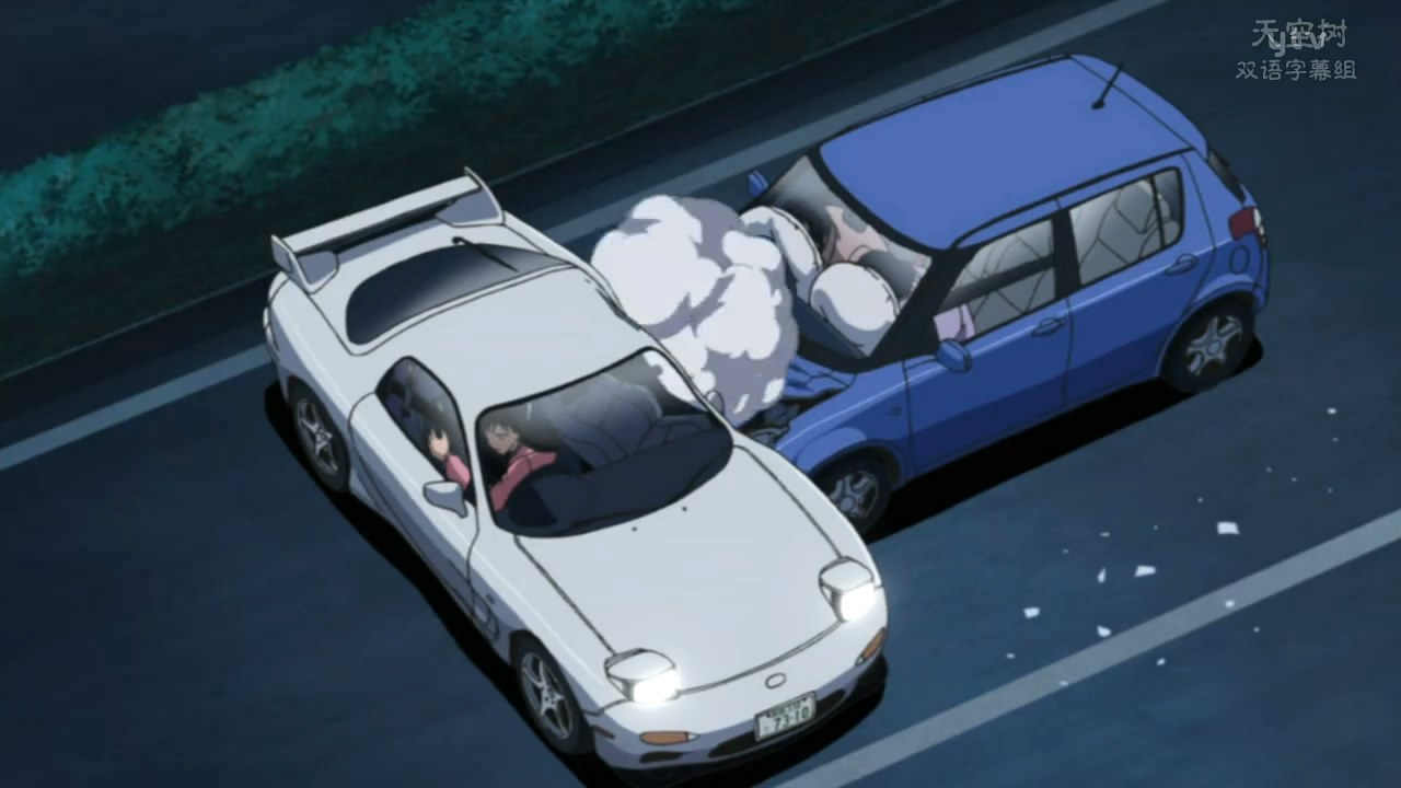 首先是安室透的车在受撞击瞬间,车内的的侧气囊和侧气帘没有点爆.