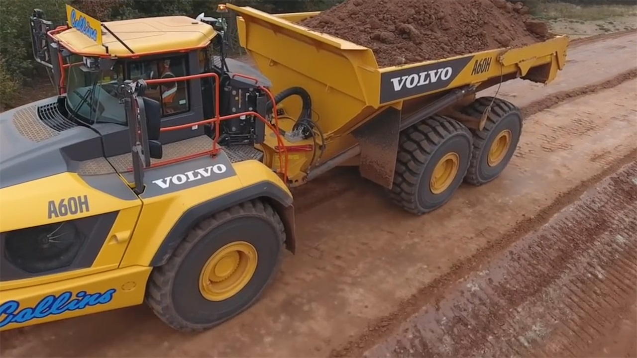 世界最大的铰接卡车,碰到山路不会翻车,翻山越岭也能运输货物