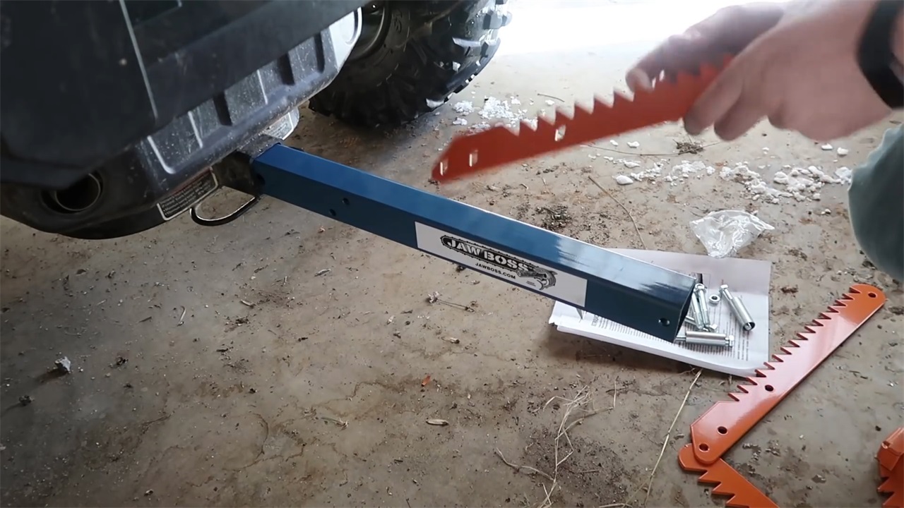 老外自制"锯木头"神器,不用油不用电效率提升6倍,30元做一个