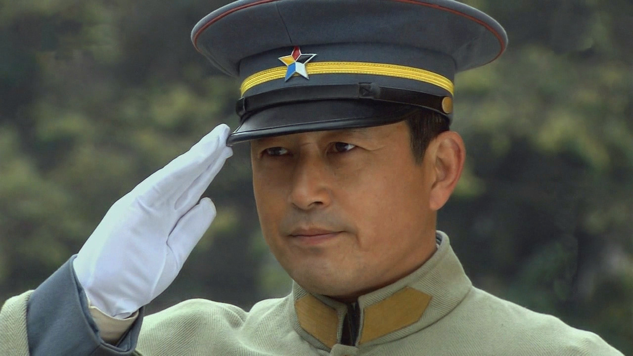 成名后抛弃原配妻子,娶小15岁的老婆,如今儿子和他一样花心