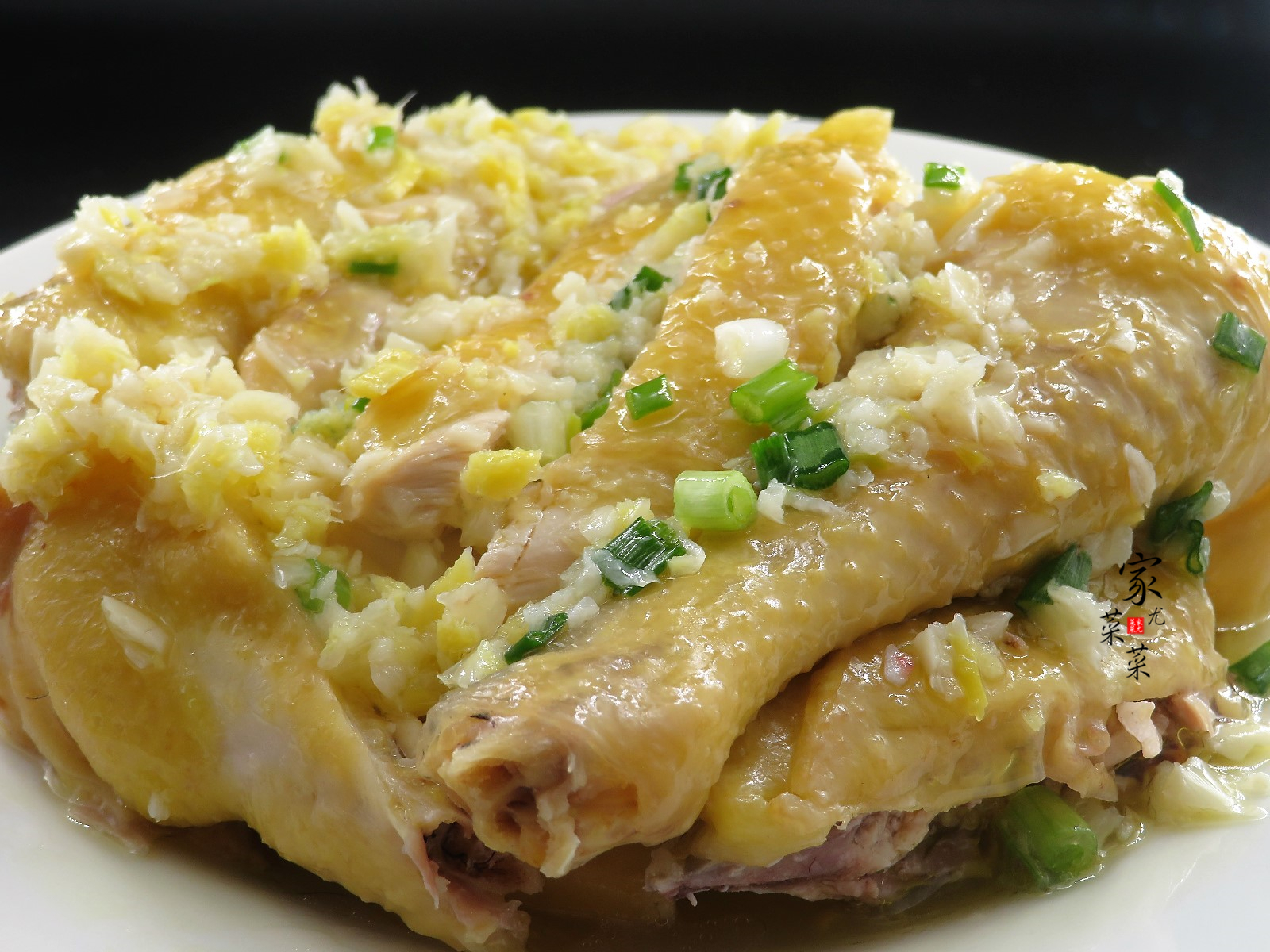 教你广东葱油鸡的详细做法,比传统白切鸡更美味,一盘不够吃