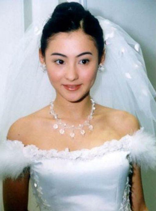 当香港女星穿上婚纱林青霞心动王祖贤像一幅画最惊艳的是她