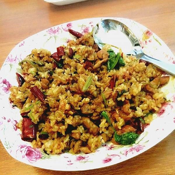 美食推荐:简单易学的香辣肉丝炒饭,香气扑鼻|肉丝|炒饭|香辣_新浪新闻
