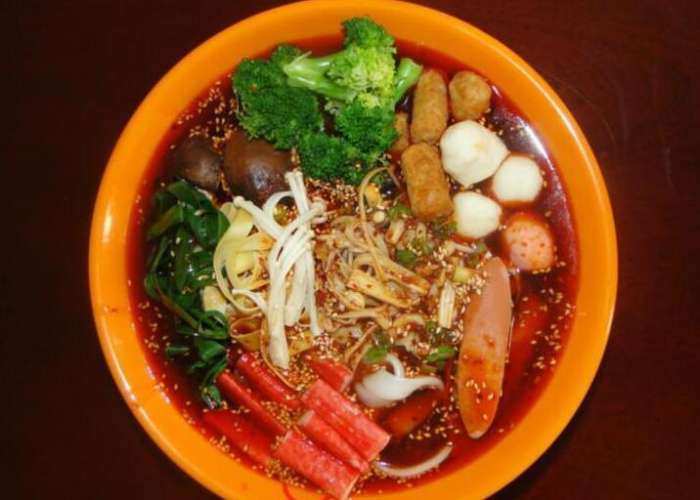 想吃麻辣烫? 教你在家自己做, 10块钱管饱够辣包你吃过瘾