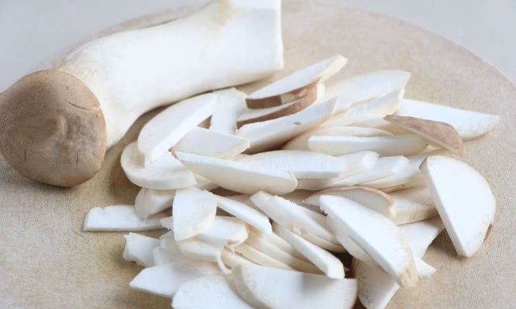 冬天要多吃这种菌菇,有鲍鱼的口感,猪肉的营养,却只要2块一斤