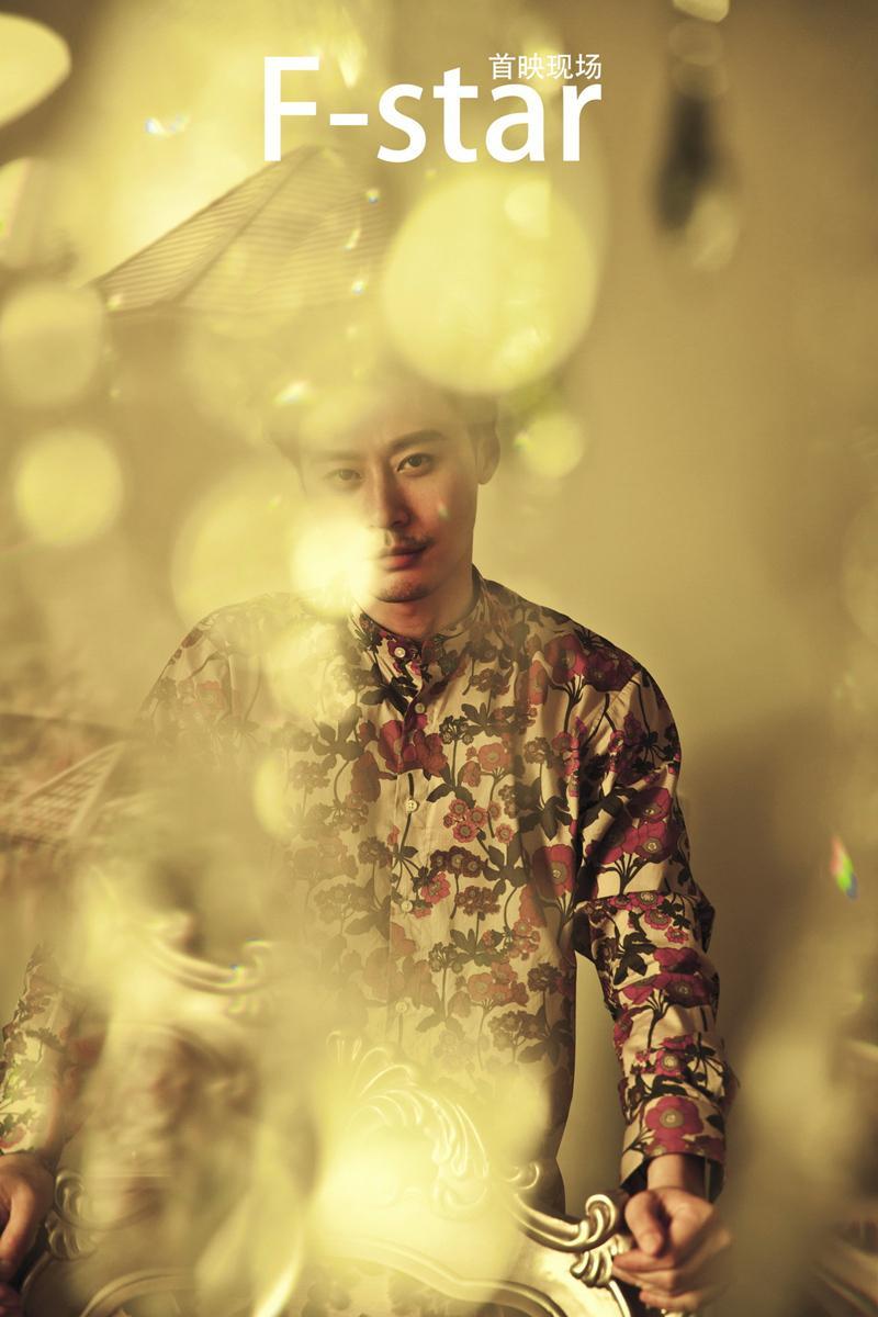 程皓枫杂志大片曝光 气质优雅尽显绅士品格