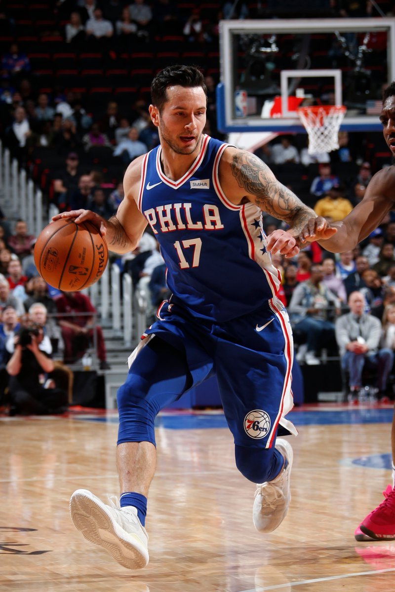 对于这两位快船旧将的表现,有球迷表示:"格里芬和雷迪克这是在用生命