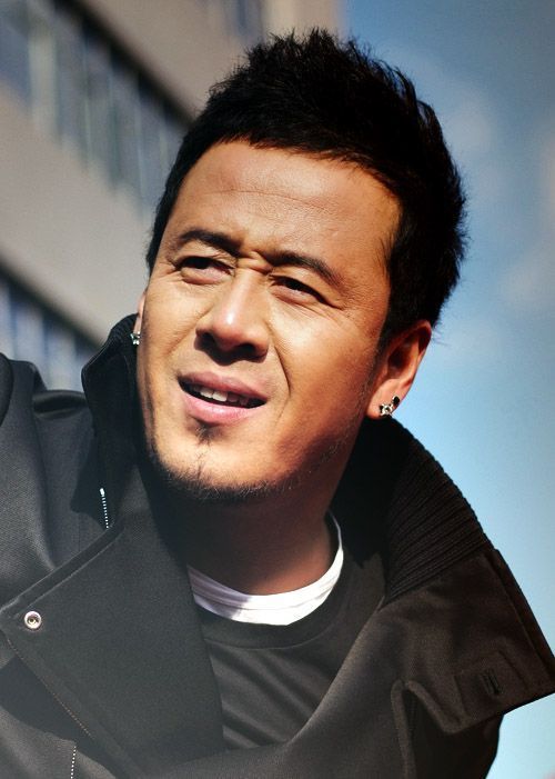 杨坤特有"坤式舞步"引爆全场,改编《拒绝再玩》致敬张国荣!