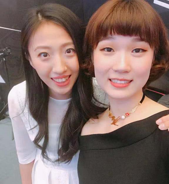 女排自由人王梦洁与林莉脱下球衣更是天生丽质你更喜欢谁