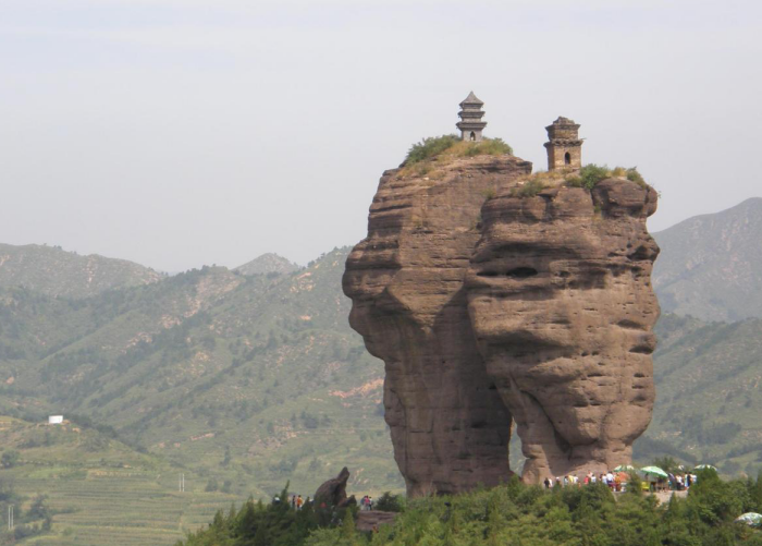 建在悬崖上的河北双塔山寺庙,至今无解,专家都不确定是如何建造