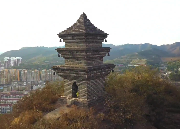 建在悬崖上的河北双塔山寺庙,至今无解,专家都不确定是如何建造