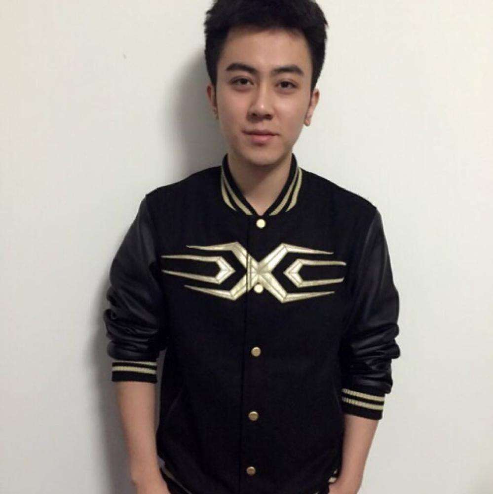 蛇哥遭斗鱼起诉要求赔偿违约金高达15亿网友不懂法真可怕