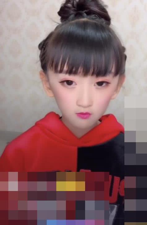 05后小女孩直播化妆,妆后秒变"小仙女",90后老阿姨已哭晕
