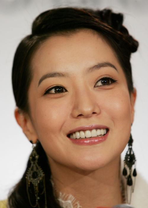 韩国第一美人金喜善晒素颜自拍照,"模样大变"让人认不出