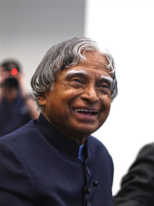 一语成谶,印度教授希望能在工作中去世,结果在电视台做节目猝死