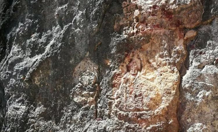 探秘西藏山南扎央宗溶洞天然溶洞入洞必须攀援10米高的木梯