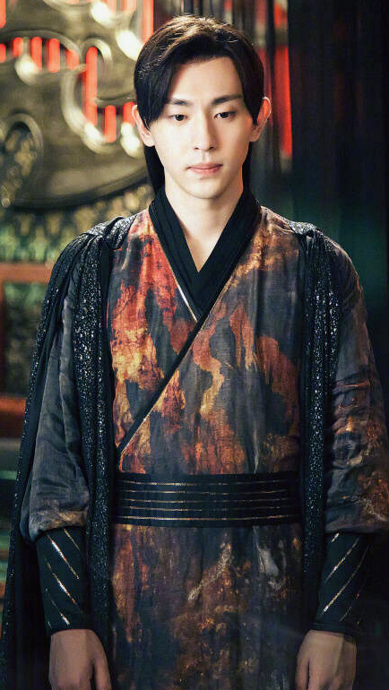 邓伦旭凤:凤凰飞去,魔尊敬生,新的造型很帅气呀!