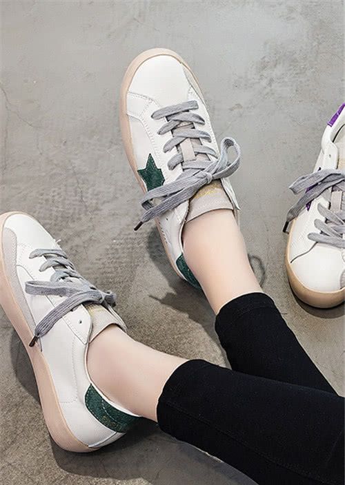 00后穿鞋子的几个雷区露脚后跟就算了图3真没法忍受