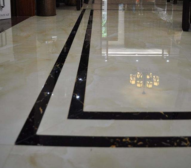 客厅的波打线有很多中设计方式,既可以搭配吊线和风格选择窄线设计,让