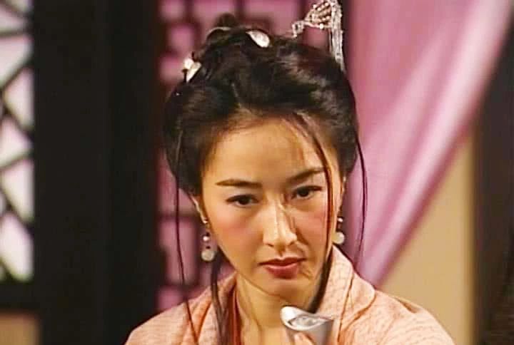 54岁关咏荷近照,被张家辉独宠15年,女儿长相一言难尽!