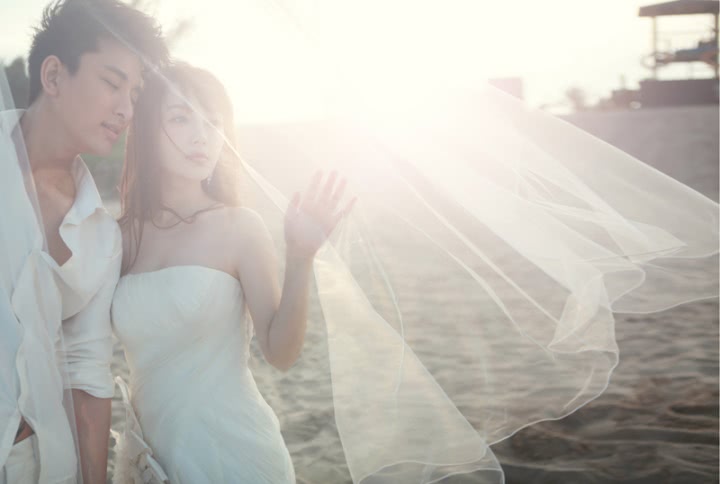 李小璐微博的最新动态,暴露了和贾乃亮的感情