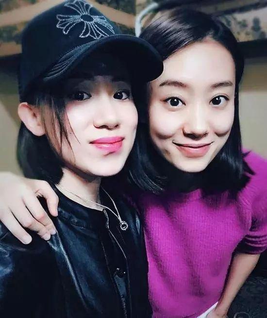 早前二人也在一起录制过节目,还在一起合照过,不过那时候的丫蛋儿还没