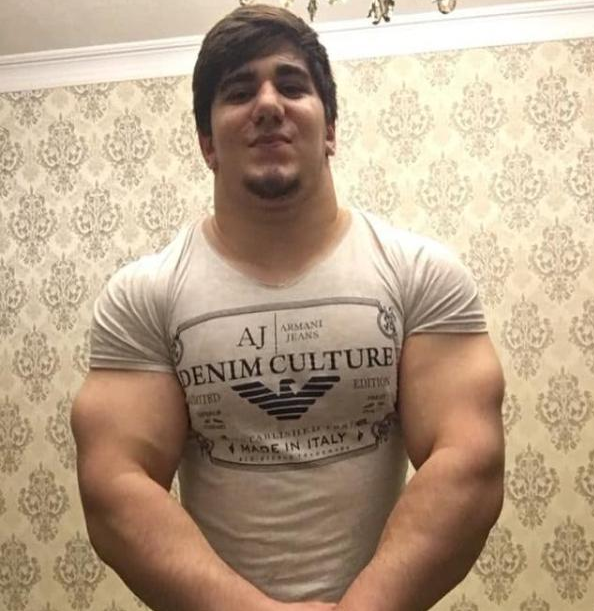 俄罗斯16岁高中生肌肉发达脖子围度54cm!