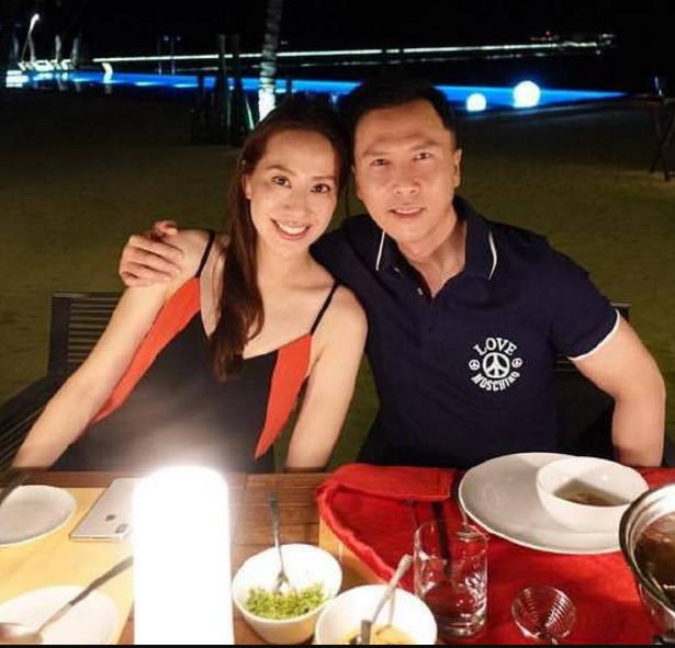 甄子丹37岁妻子近照曝光!身材高挑气质优雅,儿女颜值更是逆天
