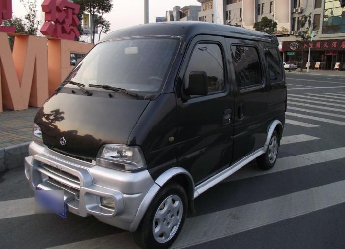 为啥黑色面包车在路上很少见?听内行人说完,车主:敢买也不敢开