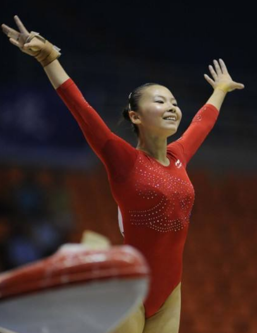 大满贯,退役后成美女研究生,如今肤白貌美身高成硬伤|何可欣|体操