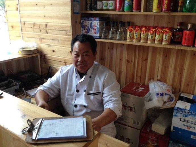 巴基斯坦游客疑惑:中国非常好,为何吃饭结账时,老板总是算错账