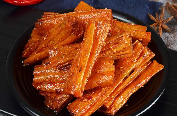 辣条是用什么做的知道原料后我放心了老板我那包多放点辣