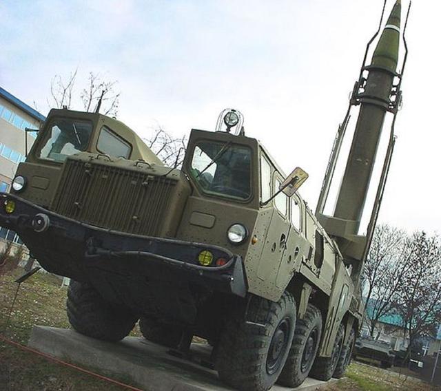 每个师配30枚核弹万枚氢弹开战就齐射90万平方公里变废土