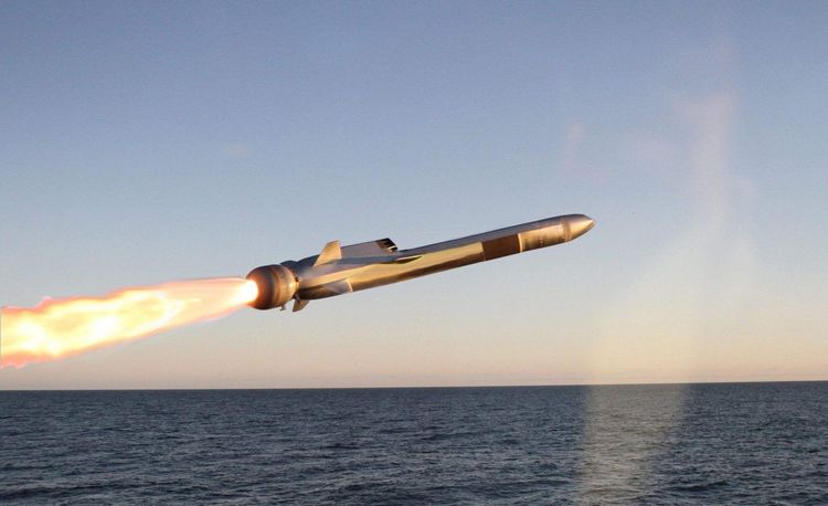 一枚国产新型巡航导弹发射,超音速闪过西北方向,惊动了整个印度