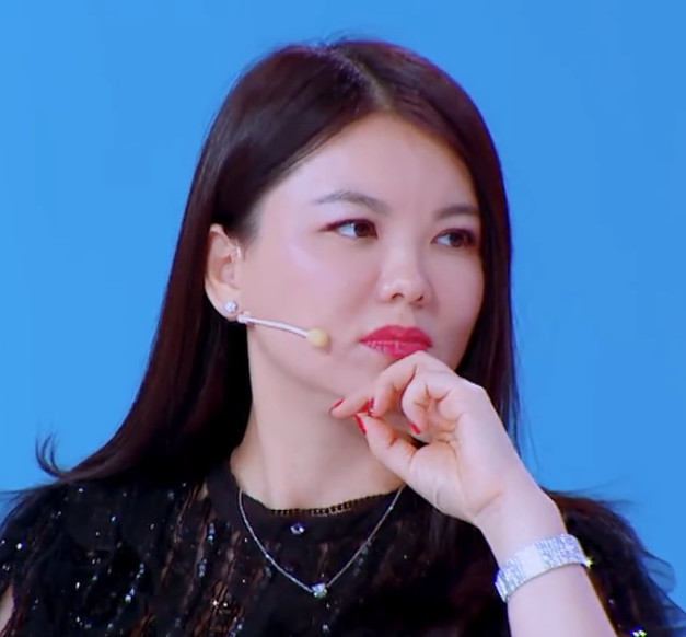 李湘不要的化妆品遭人疯抢,有钱能挥霍,但她这一点做得很糟糕