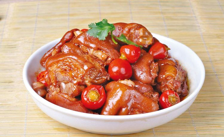 猪蹄如此做香死了,常年吃也不腻,一大盘不够吃,吃一口满嘴香