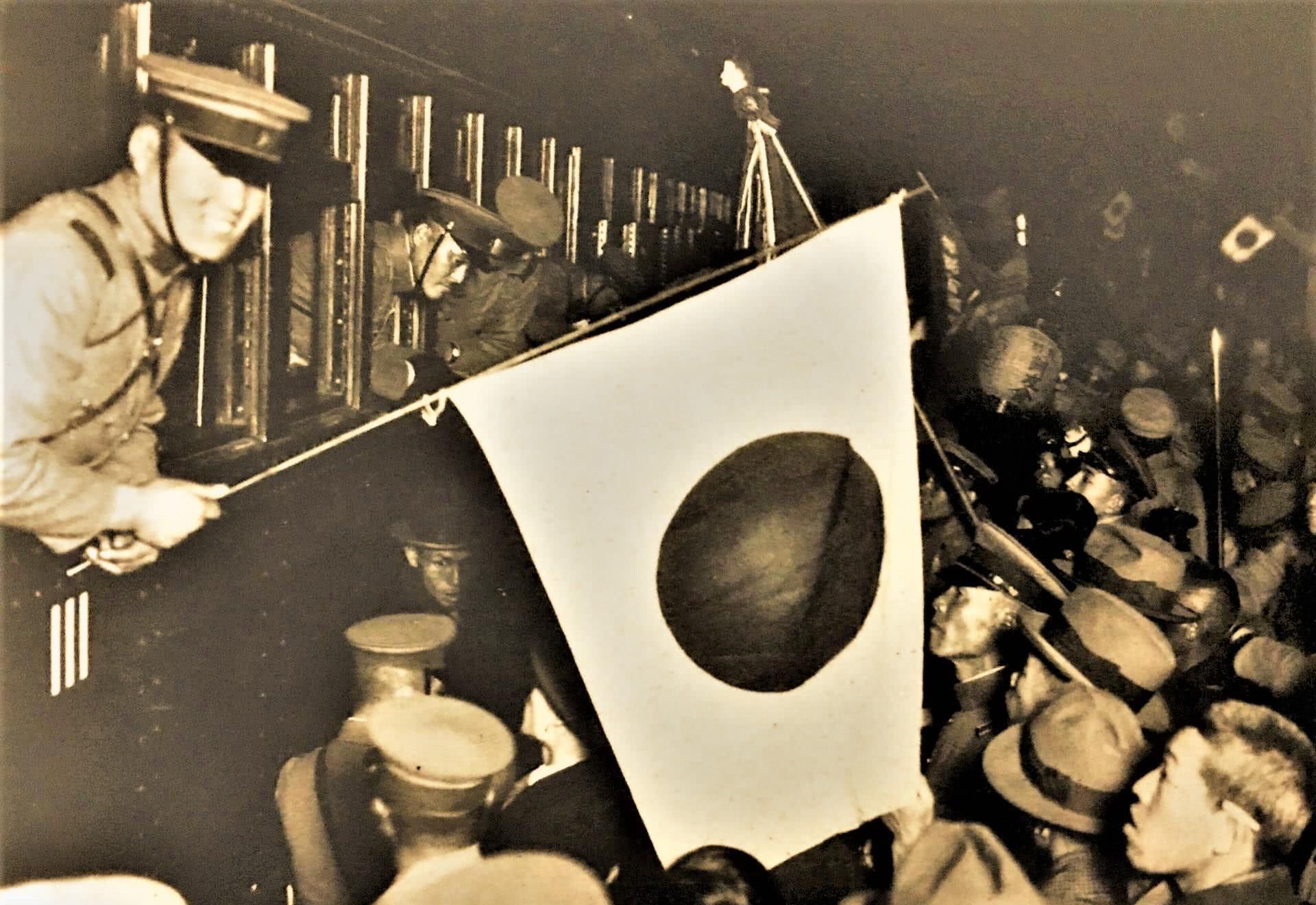 日军入侵东北三省时的老照片:站在锦州城上的日寇疯狂欢呼|日军|锦州|日寇_新浪新闻