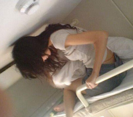 事实上,虽然闹了个比较大的尴尬,但是有地方睡觉已经是非常幸福的了