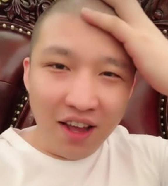 快手二驴被"永封",驴嫂替夫出征,散打更是直播给驴嫂甩人!!|驴|散打|