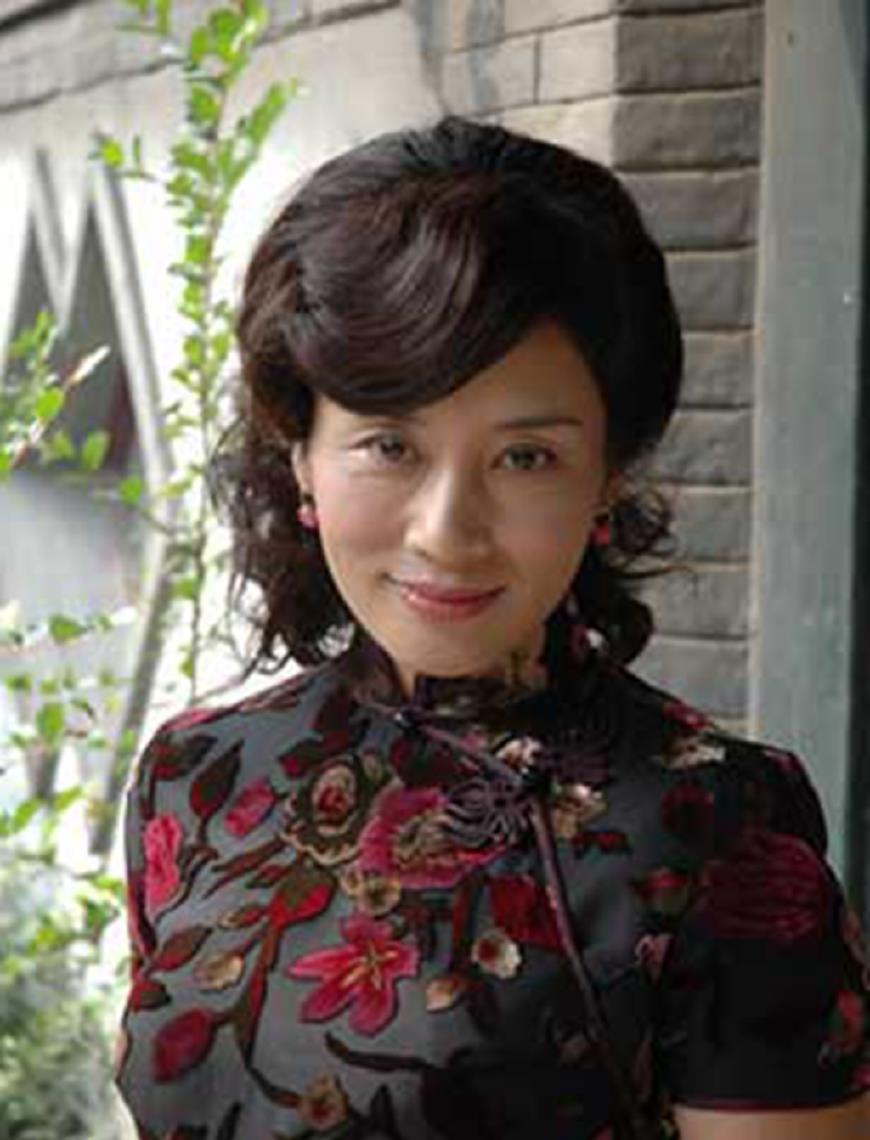 19岁出道至今单身,56岁每天都坚持健身,现生活幸福依旧年轻