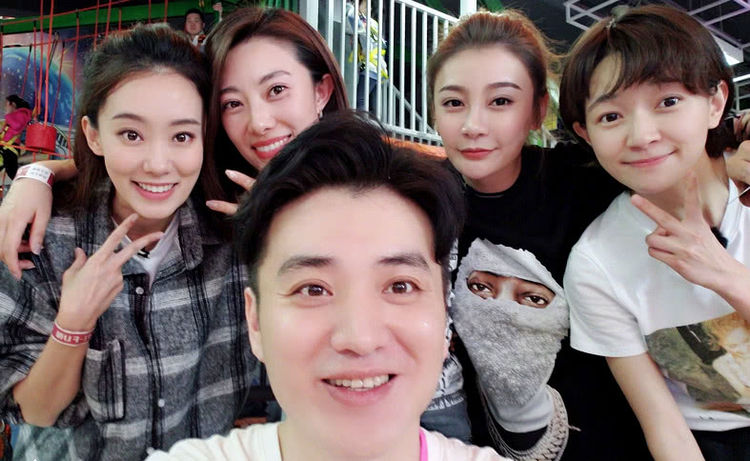 焦俊艳晒同学聚会照,暗示将加盟《我家那闺女》,被顶替的是她?