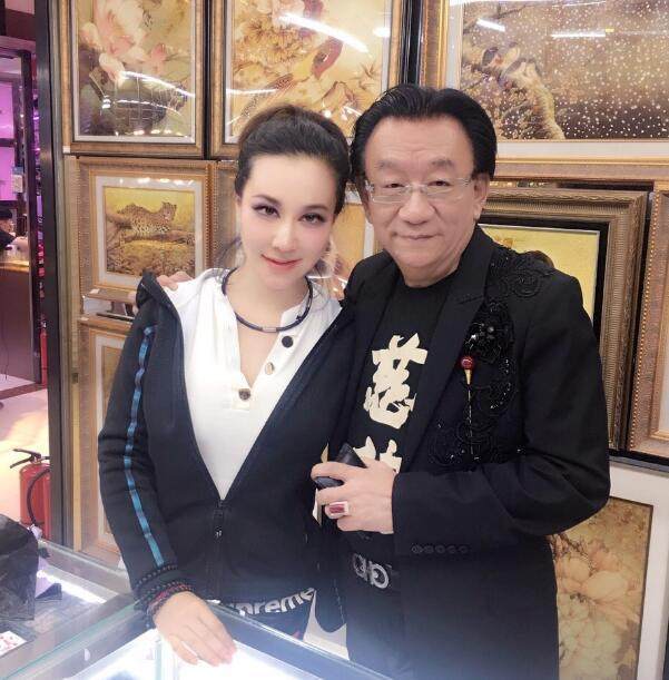 侯耀华怒斥三胞胎炒作,反收混血美女为徒,三姐妹整容强势回归