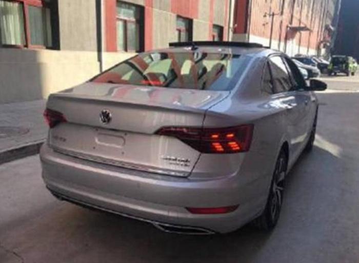 国内首台19款速腾到店帅到掉渣得知价格后网友大众要火