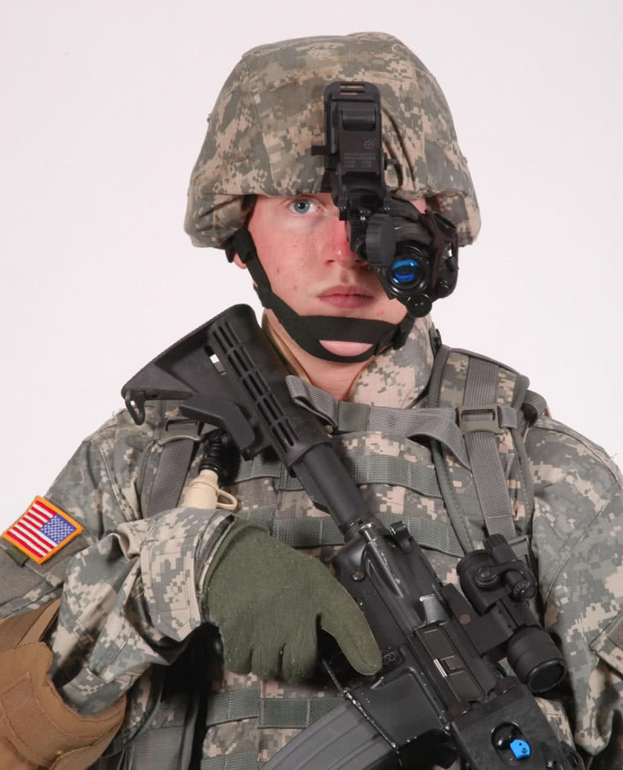 为何美军打仗都要戴手套?能空手接白刃,连抓煤球都不怕!