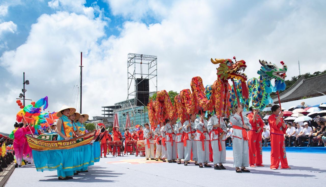 满船活蹦乱跳的海鲜正在赶来路上|象山|渔民|开渔节_新浪新闻