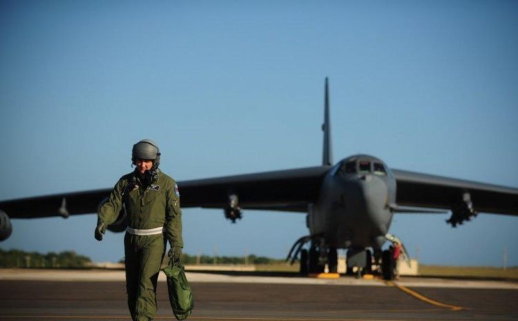 隔行如隔山,美国空军反其道而行,运输机飞行员改装战斗机或可能