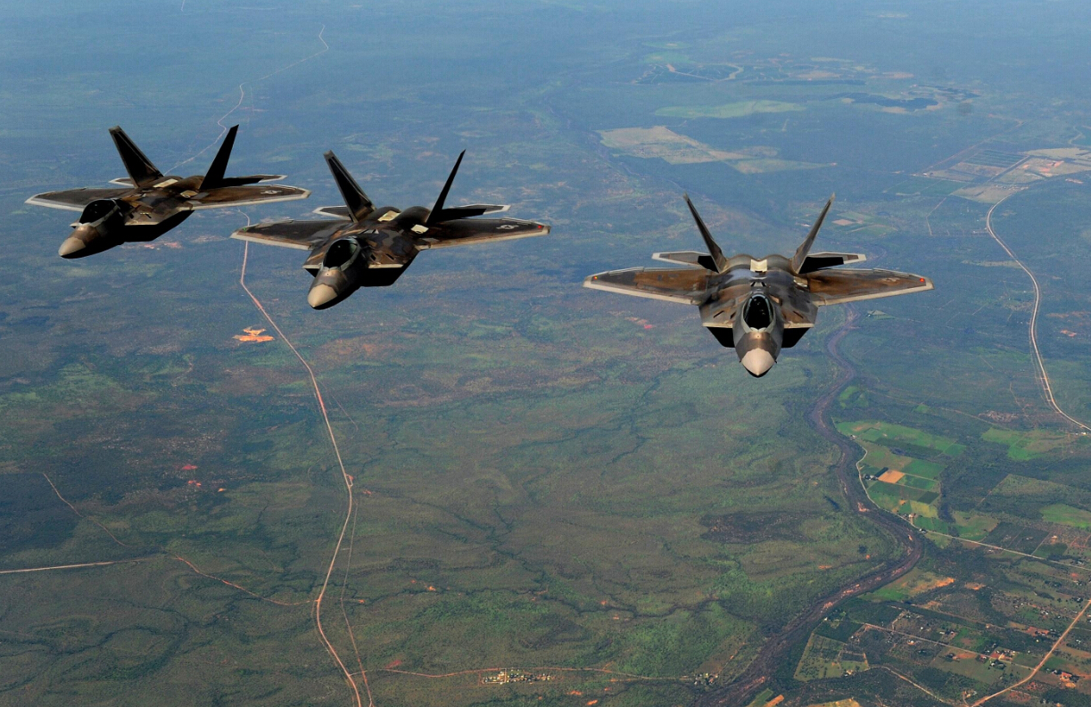 中国空军三剑客同框,创下战机史上一大纪录,f22也无法做到